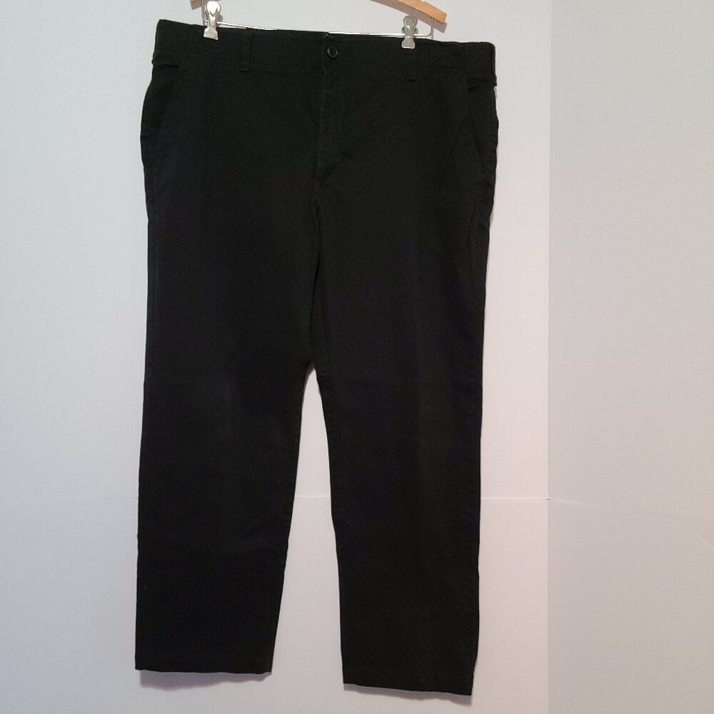 LEE EXTREME COMFORT STRAIGHT FIT FLAT FRONT PANTS - SIZE 42 X30 | BLACK